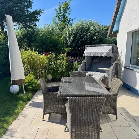 펜션 Ferienhaeuser Strandhaus Duenenwind 부스트로우
